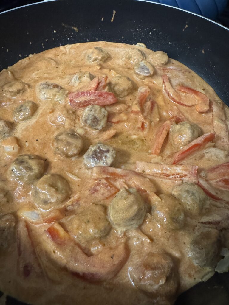 This image is a close up of the gluten free penne pasta. It shows the cooked turkey, creamy pasta sauce and bell peppers.